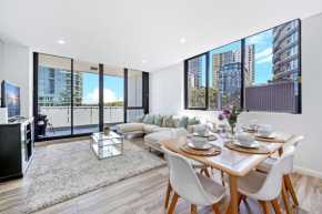 Stylish Apartment Steps from Sydney Olympic Park, Sydney